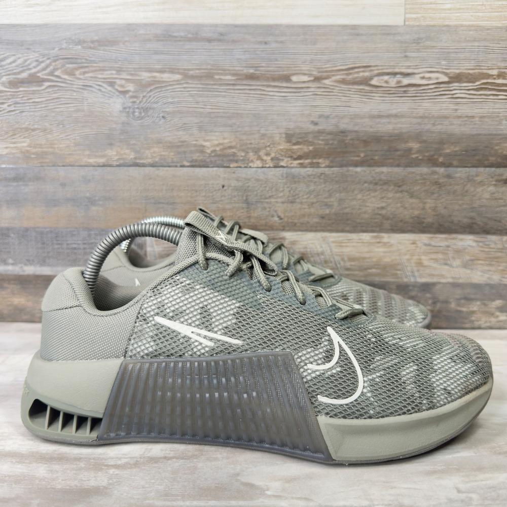 Nike Metcon 9 AMP Mens Size 8 Training Shoes Hyperlift Gym Sneakers Olive Green